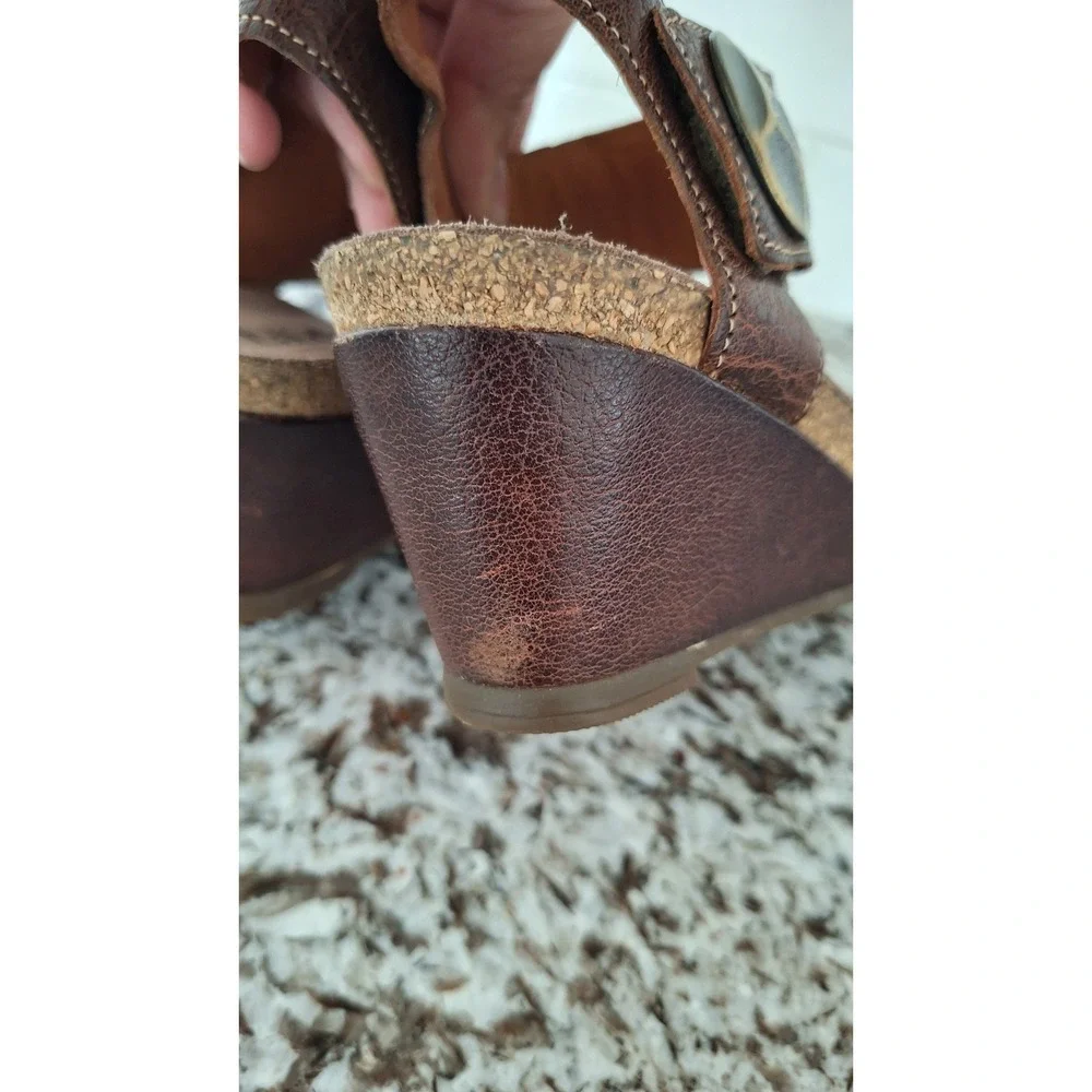 Taos Brown Leather Wedge Sandals Medallion Hook Loop Straps 3209 Size 36 Womens